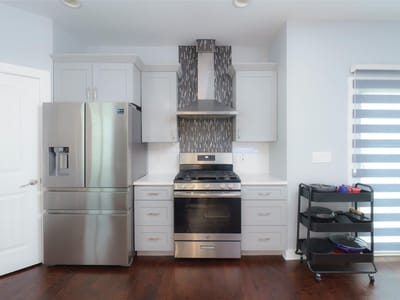 Living area at 302 Delmar Ave Unit #B - 3 bed 2 bath home
