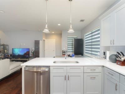 Primary bedroom at 302 Delmar Ave Unit #B - 3 bed 2 bath home
