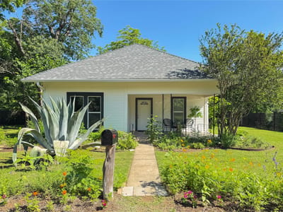Living area at 302 E Brenham ST - 3 bed 2 bath home