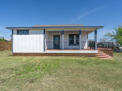 Living area at 302 N Austin St - 2 bed 2 bath home