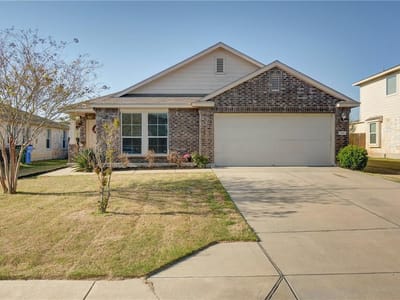 Living area at 302 Pack Horse Dr - 3 bed 2 bath home