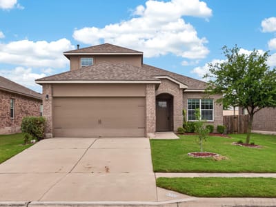 Living area at 3029 Blantyre BND - 4 bed 3 bath home