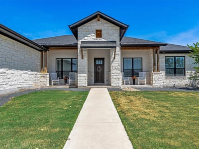 Property photo 4 at 304 Buffalo TRL - 4 bed 3 bath home