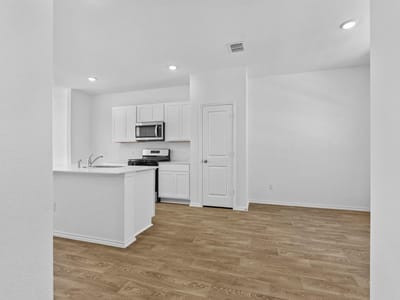 Property photo 4 at 304 Constanza TRL - 3 bed 2 bath home