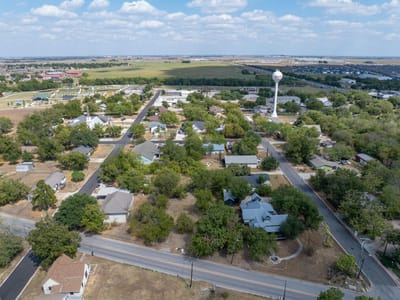 Photo 4 - 304 N FM 1660 Photo 4 of 8 at 304 N FM 1660 - Hutto, Hutto, TX