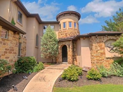 Living area at 304 Pheasant Meadow Mdw - 5 bed 4 bath home
