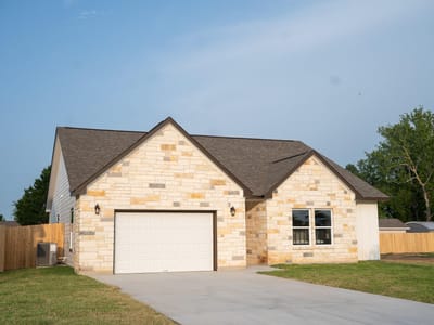 Kitchen at 304 String Prairie Way - 3 bed 2 bath home