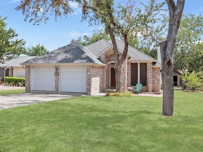 Property photo 2 at 304 Woodstone DR - 3 bed 2 bath home