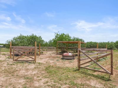 Property photo 2 at 305 Blue Quail ST - Lytton Hills Ph 1, Dale, TX
