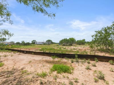 Property photo 4 at 305 Blue Quail ST - Lytton Hills Ph 1, Dale, TX