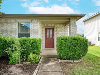 Primary bedroom at 305 Creek Ledge DR - 3 bed 2 bath home