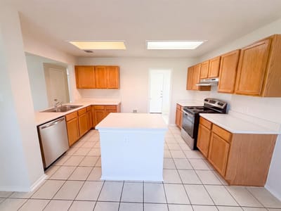 Property photo 2 at 305 Edgewood CV - 4 bed 2 bath home