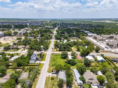 Property photo 4 at 305 Eggleston ST - 305 W Eggleston, Manor, TX