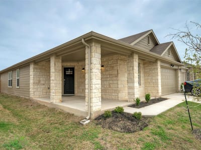 Living area at 305 Elm Creek Dr - 4 bed 2 bath home