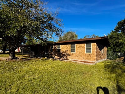 Property photo 2 at 305 Highland DR - 3 bed 1 bath home