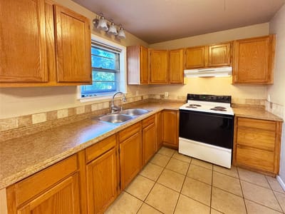 Property photo 3 at 305 Highland DR - 3 bed 1 bath home