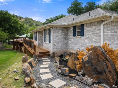 Living area at 305 Mountain View - 3 bed 2 bath home