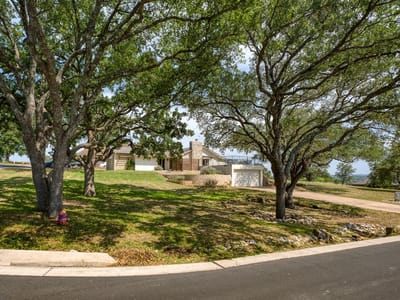 Property photo 2 at 305 Onyx DR - 3 bed 2 bath home