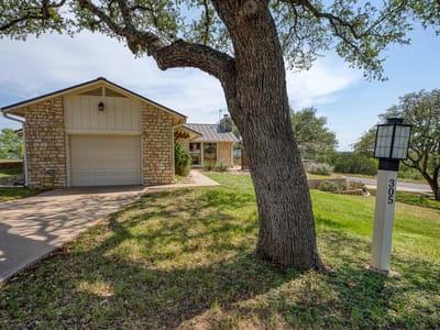 Property photo 3 at 305 Onyx DR - 3 bed 2 bath home