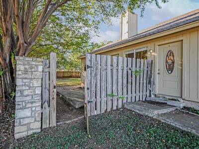 Living area at 305 Regatta CT - Lohmans Crossing Estates Sec 1, Lakeway, TX