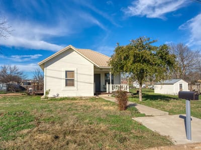 Kitchen at 305 W Tarrant St - 2 bed 1 bath home