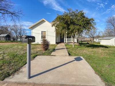 Primary bedroom at 305 W Tarrant St - 2 bed 1 bath home