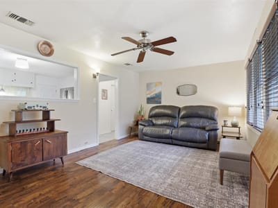 Living area at 306 Erie Ave - 2 bed 1 bath home