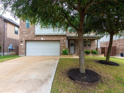 Living area at 306 Grand Junction TRL - 3 bed 2 bath home