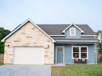 Living area at 306 String Prairie Way - 3 bed 2 bath home