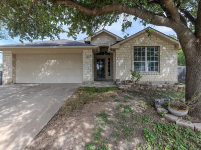 Living area at 307 Chandler Crossing CV - 4 bed 2 bath home