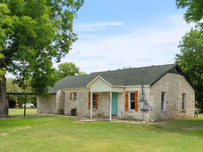 Property photo 2 at 307 Crockett ST - 4 bed 2 bath home