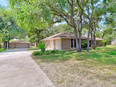 Living area at 307 Las Plumas DR - 3 bed 2 bath home