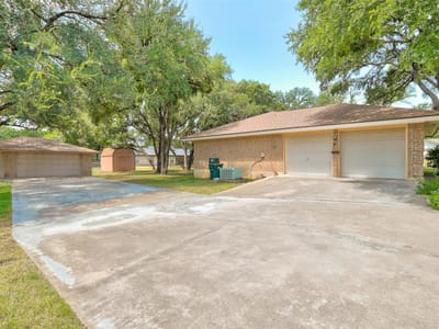 Kitchen at 307 Las Plumas DR - 3 bed 2 bath home