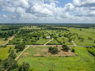 Living area at 307 N County Line RD - Enoch Acres, Elgin, TX