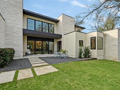Living area at 308 Briarwood TRL - 5 bed 5 bath home