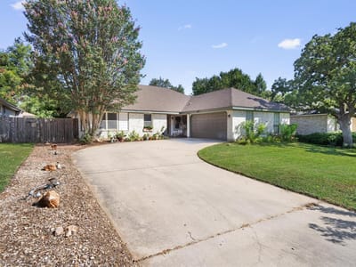 Property photo 2 at 308 Susana DR - 3 bed 2 bath home