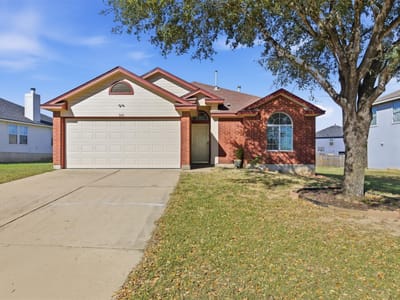 Living area at 309 Dana DR - 3 bed 2 bath home