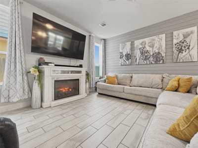 Primary bedroom at 309 Gaida LOOP - 5 bed 2 bath home