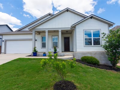 Living area at 309 Wagon Spoke WAY - 4 bed 3 bath home