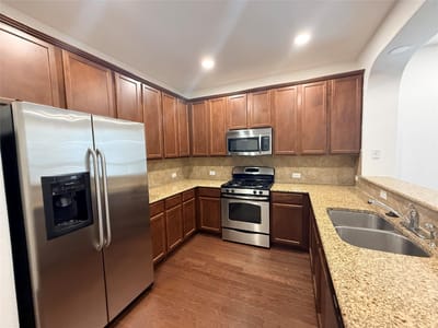 Photo 5 - 3101 Davis LN Unit #6102 Photo 5 of 25 at 3101 Davis LN Unit #6102 - 2 bed 2 bath home