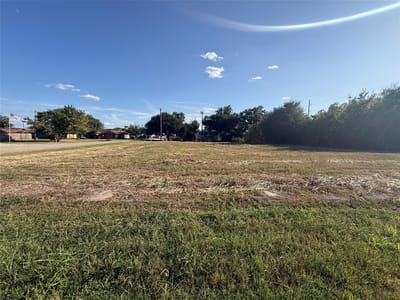 Property photo 3 at 311 E Clark ST - Bartletts Add, Bartlett, TX