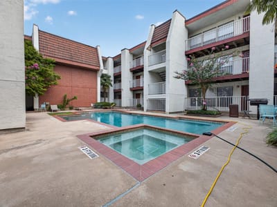 Living area at 3115 Helms ST Unit #314 - 2 bed 2 bath home