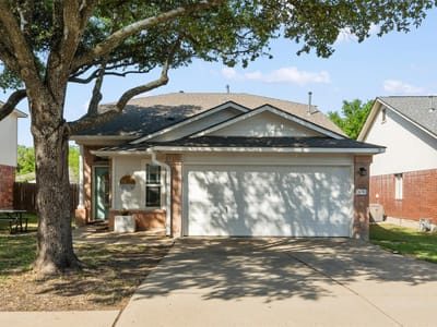 Living area at 3116 Port Anne WAY - 4 bed 2 bath home