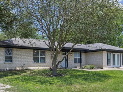 Living area at 312 Holcombe Dr - 3 bed 2 bath home