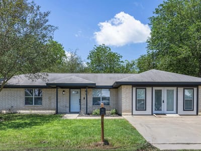 Kitchen at 312 Holcombe Dr - 3 bed 2 bath home