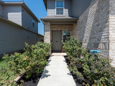 Property photo 2 at 312 Sickle LOOP - 4 bed 2 bath home
