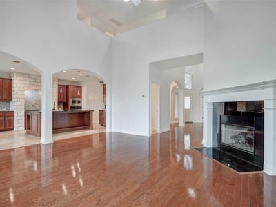 Photo 4 of 35 at 3129 Goldenoak CIR - 4 bed 3 bath home