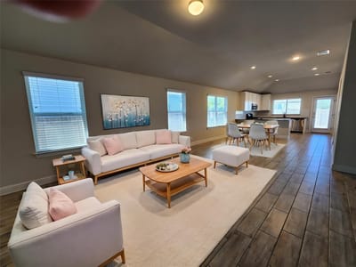 Property photo 2 at 313 Gaida Loop - 3 bed 2 bath home
