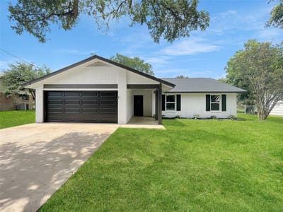 Kitchen at 313 Golden Oaks DR - 3 bed 2 bath home