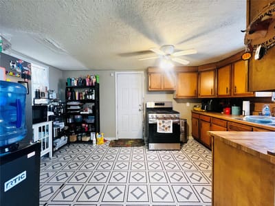 Primary bedroom at 313 S Nolan Ave - 3 bed 1 bath home